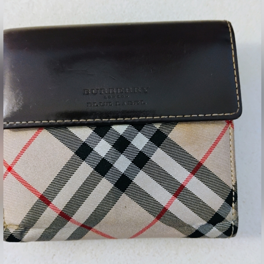 Stylish Purses, Wallets and Wristlets Collection - Picture 14 of 16
